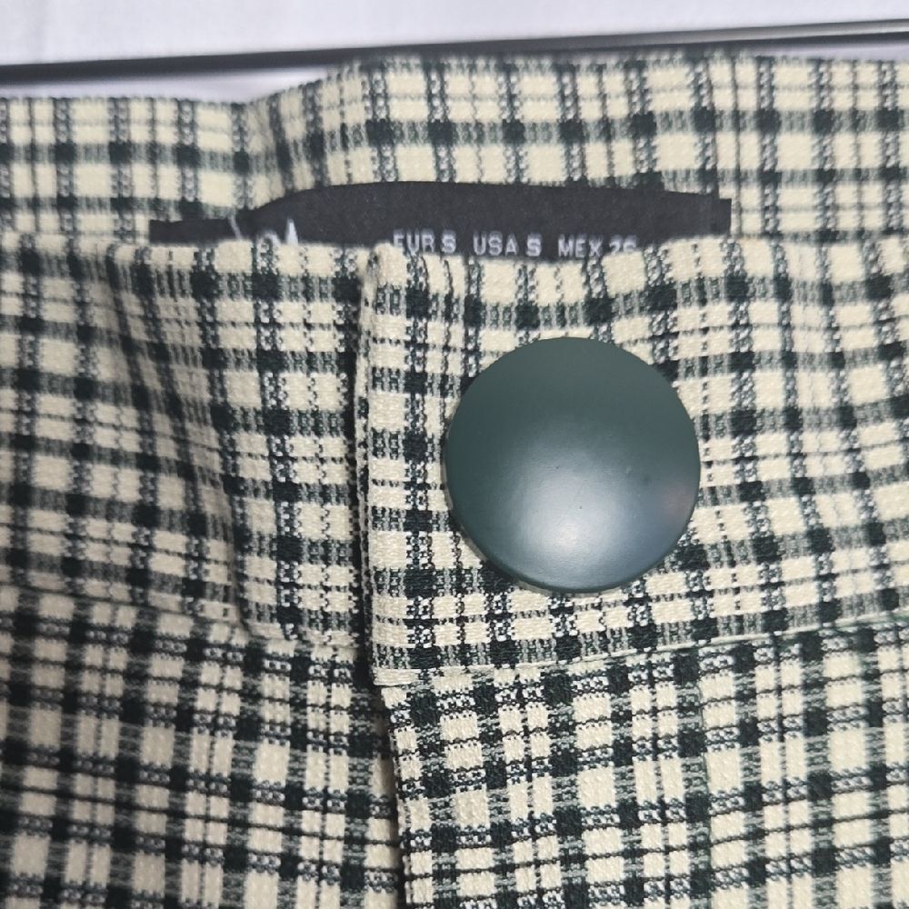 Zara Dark Green and Cream Checkered/Plaid Cropped Pants - Picture 4 of 15